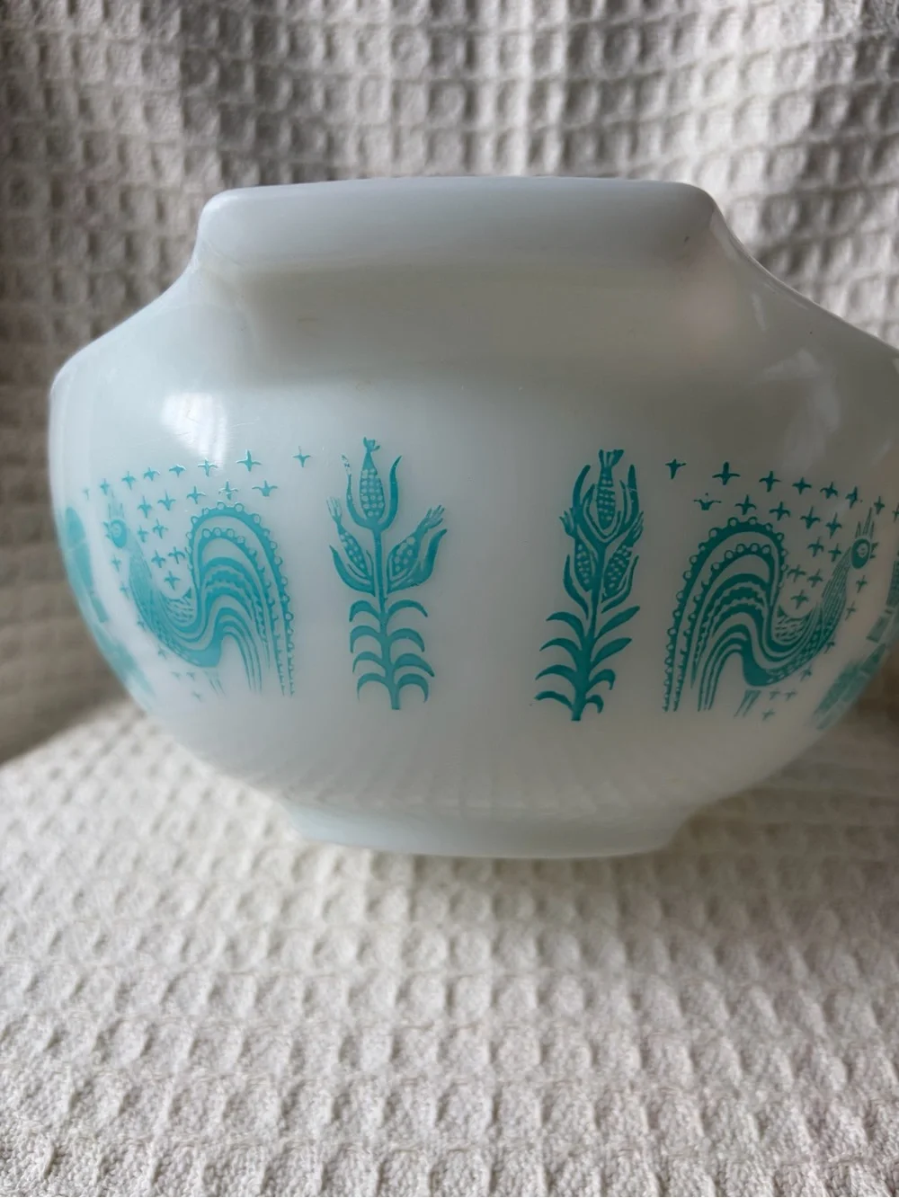 Vintage Pyrex White & Turquoise Bowl With Amish Butterprint Pattern #443 2.5 Qt.